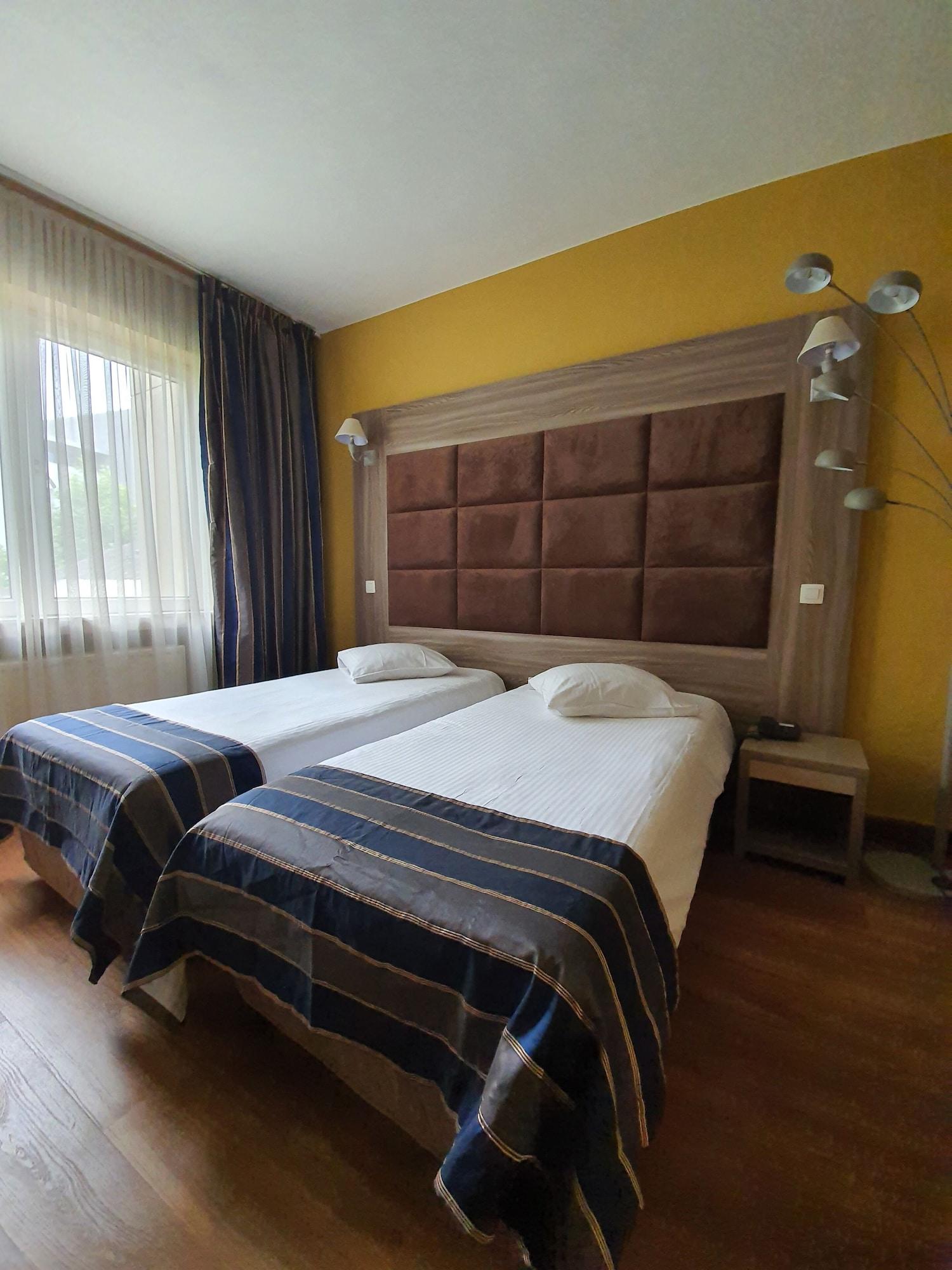 Hotel Midi-Zuid Saint-Gilles Ngoại thất bức ảnh
