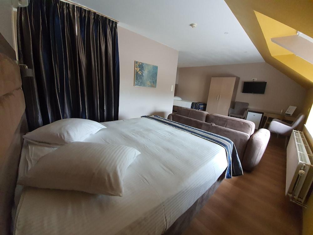 Hotel Midi-Zuid Saint-Gilles Ngoại thất bức ảnh